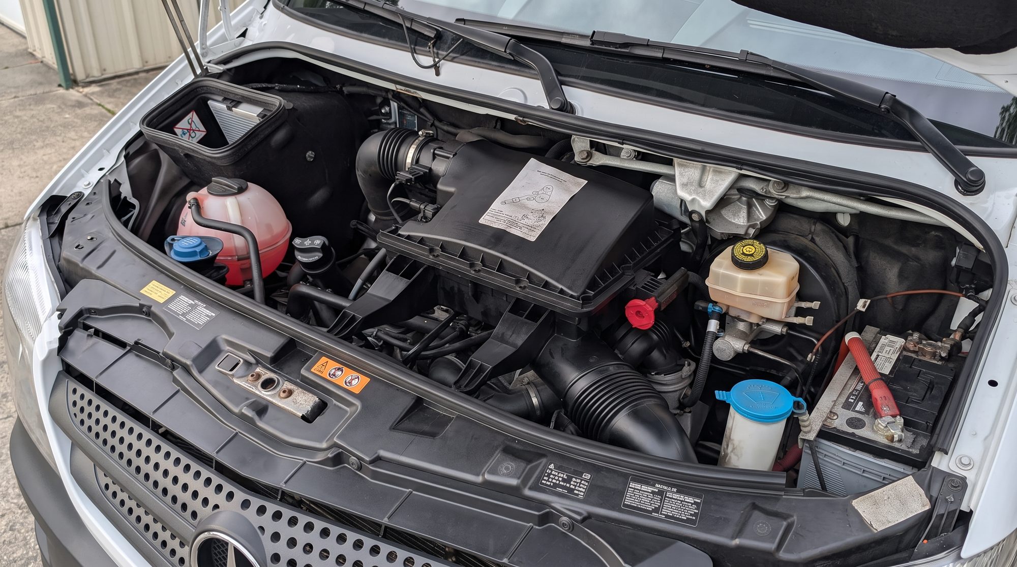 Mercedes-Benz Sprinter V6 diesel engine bay